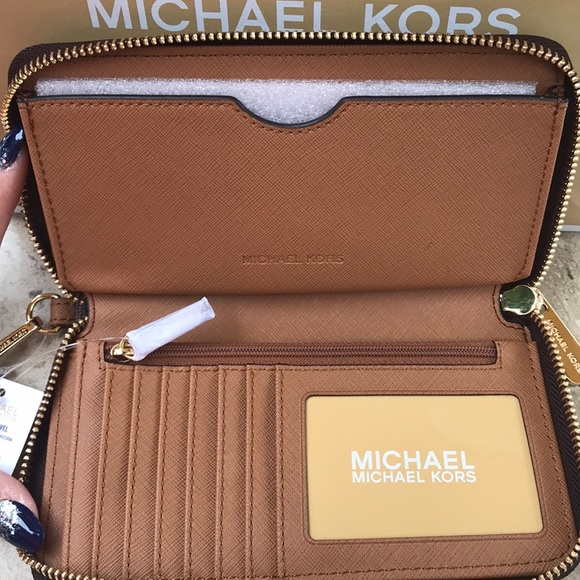Michael Kors Phone Case Wristlet ❤️🌹❤️ - Picture 6 of 8